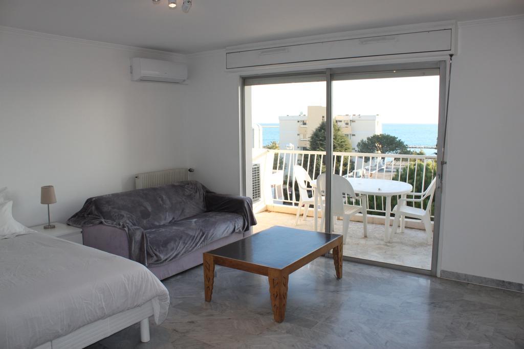 Appartement Azur 3000 à Saint-Laurent-du-Var Chambre photo