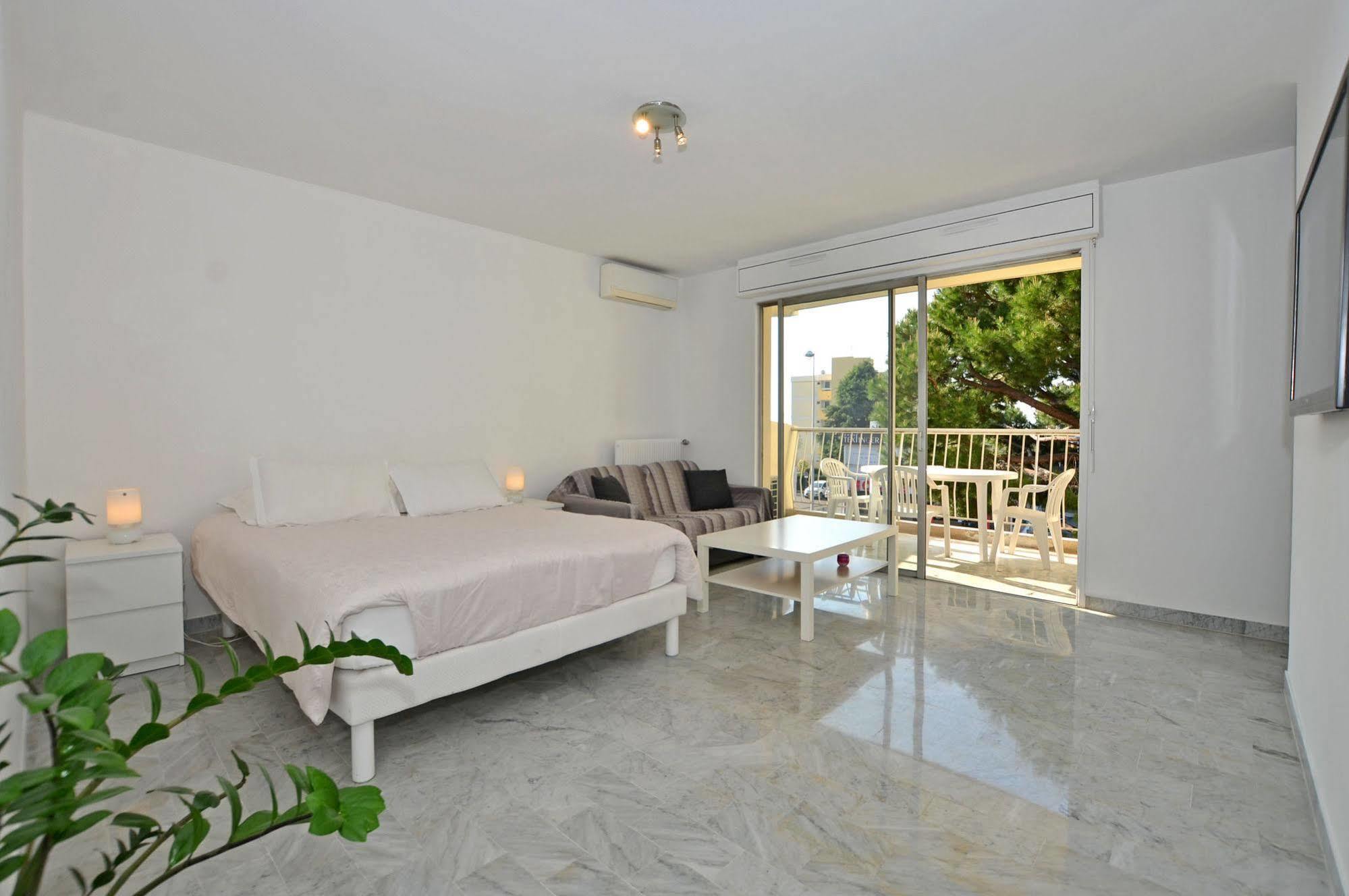 Appartement Azur 3000 à Saint-Laurent-du-Var Extérieur photo